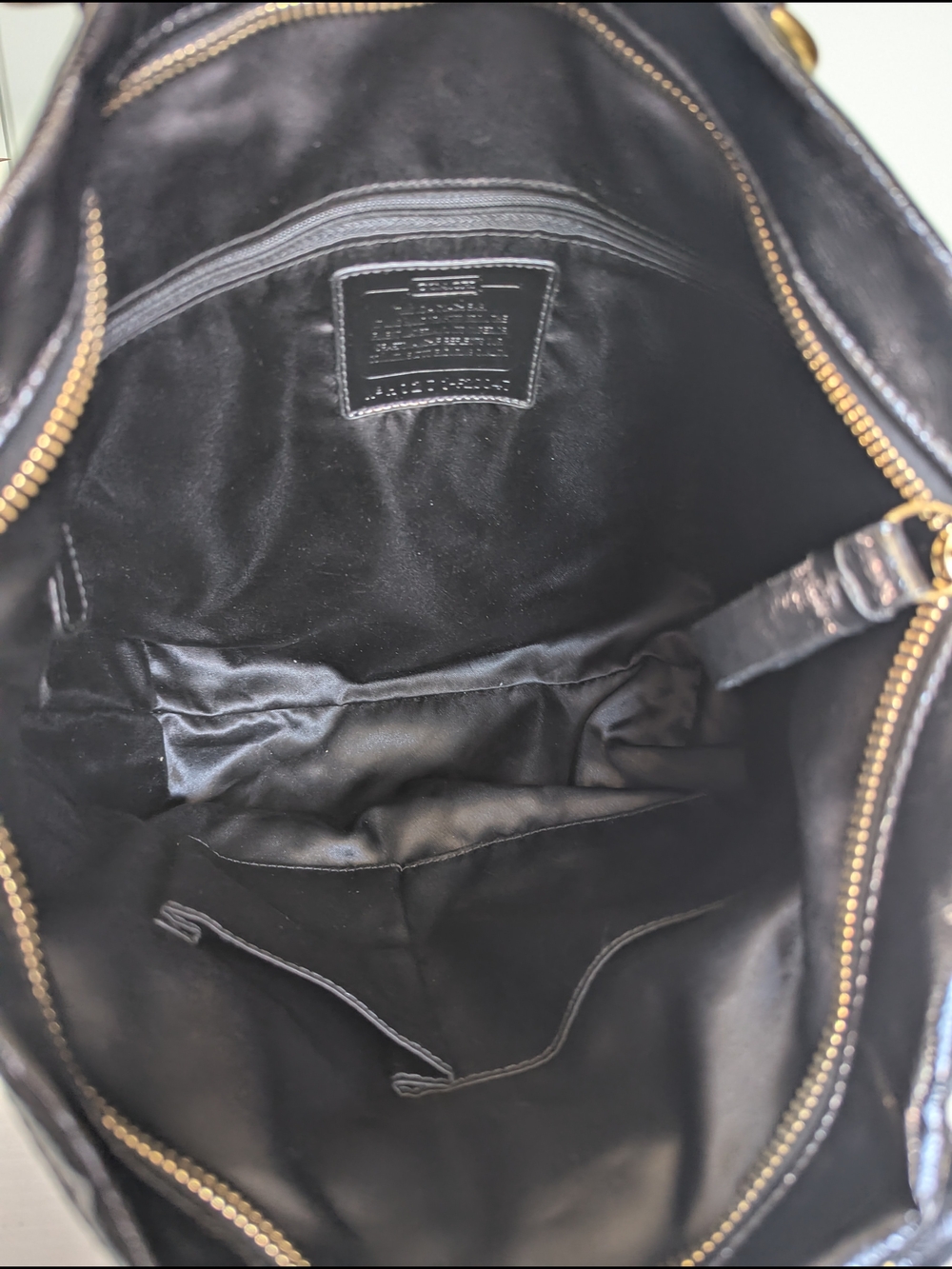 Vintage Y2K-era Coach Poppy Daisy Liquid Gloss Black Patent Leather Tote - Picture 12 of 14
